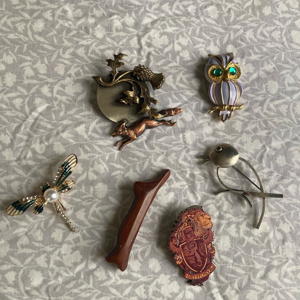 Lot of assorted pins: Mixed Metal and Enamel Set
